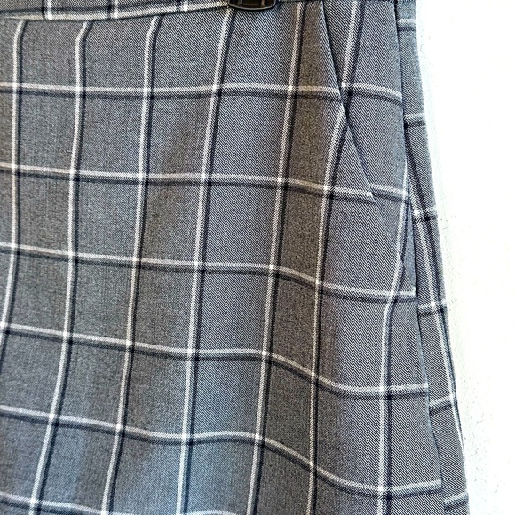 Forever 21 Gray and Black Academia Checked Plaid Skort Sz S - Picture 2 of 13